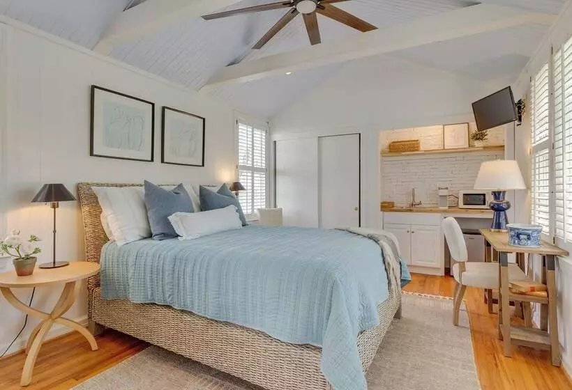 Luxe Fairhope Home W/ Covered Patio: Walk To Bay