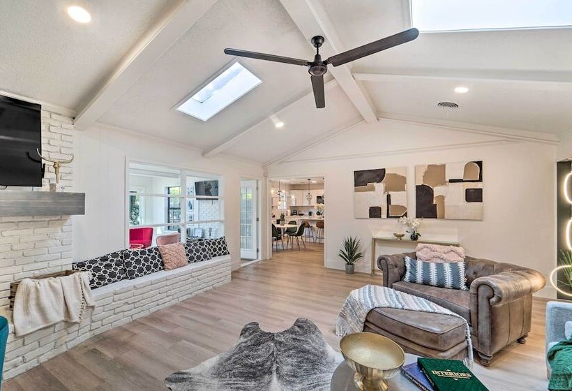 Luxurious Lubbock Home: Fire Pit, Outdoor Tv!