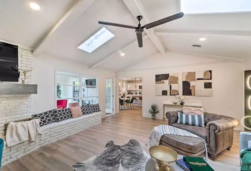 Luxurious Lubbock Home: Fire Pit, Outdoor Tv!