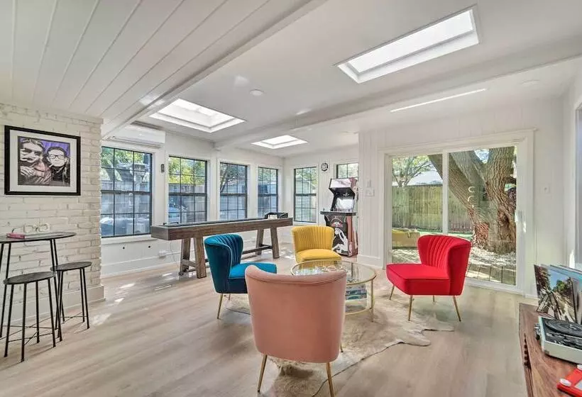 Luxurious Lubbock Home: Fire Pit, Outdoor Tv!