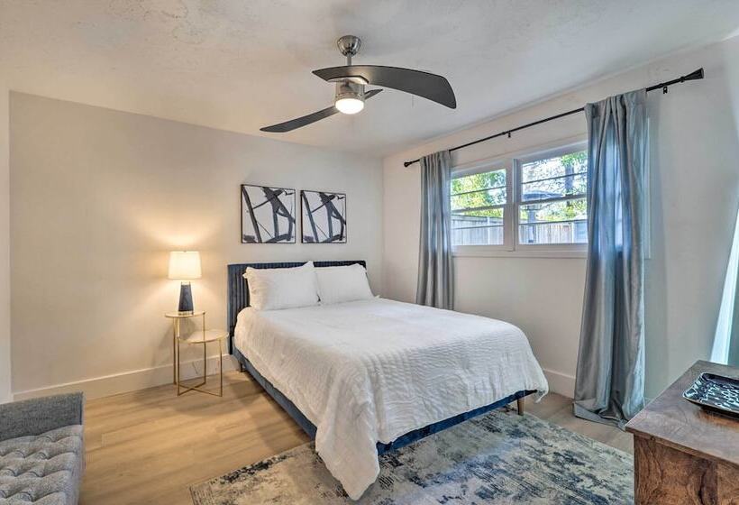 Luxurious Lubbock Home: Fire Pit, Outdoor Tv!