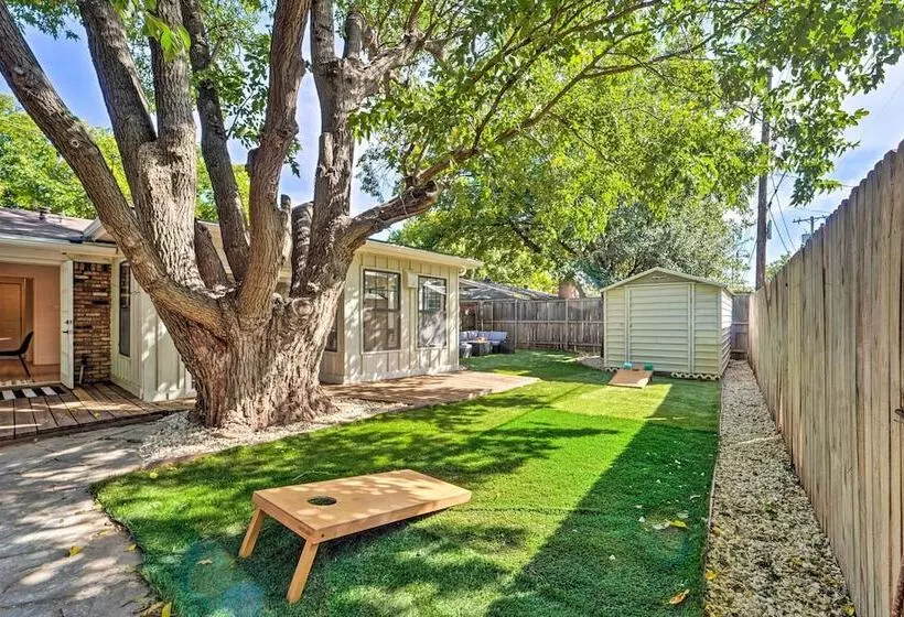 Luxurious Lubbock Home: Fire Pit, Outdoor Tv!