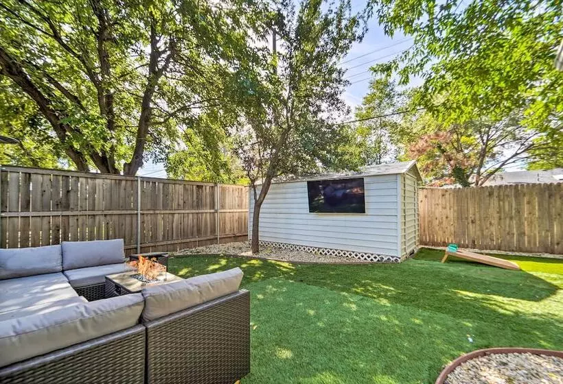 Luxurious Lubbock Home: Fire Pit, Outdoor Tv!
