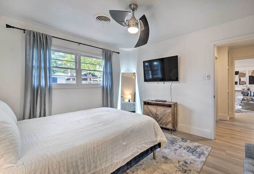 Luxurious Lubbock Home: Fire Pit, Outdoor Tv!