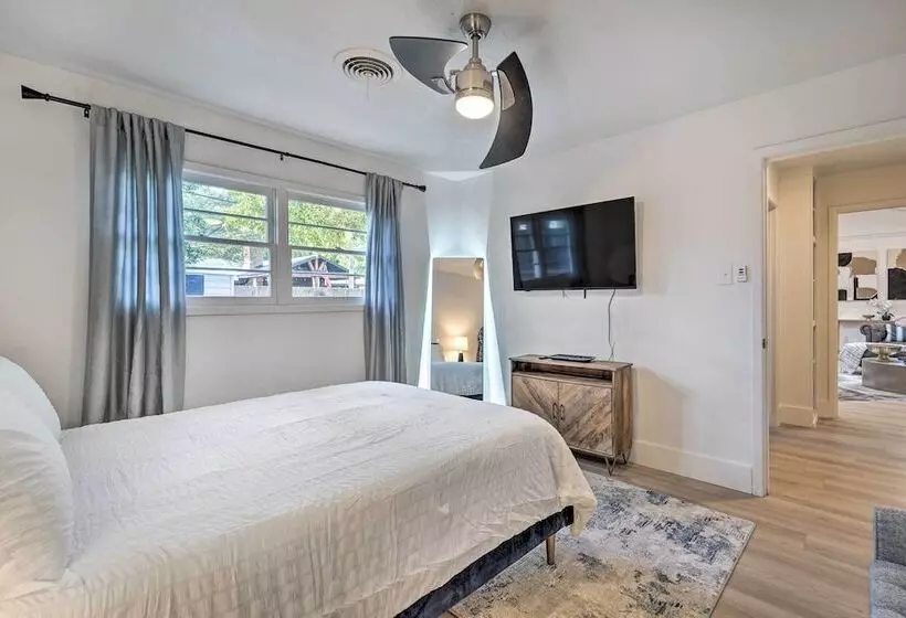 Luxurious Lubbock Home: Fire Pit, Outdoor Tv!