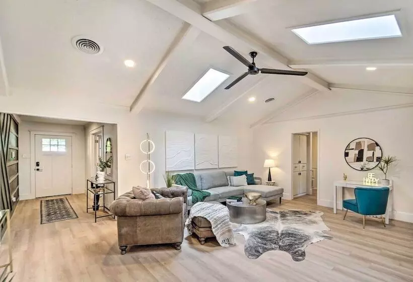 Luxurious Lubbock Home: Fire Pit, Outdoor Tv!