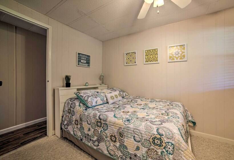 Murray Getaway W/ Deck: Near Fishing & Boating!