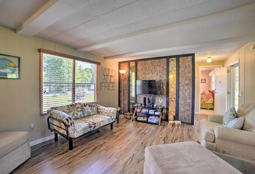 Murray Getaway W/ Deck: Near Fishing & Boating!