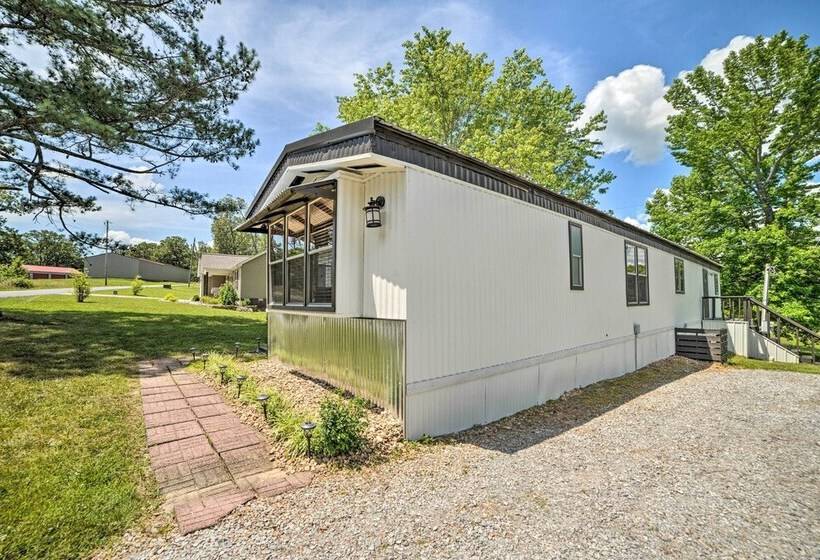 Murray Getaway W/ Deck: Near Fishing & Boating!