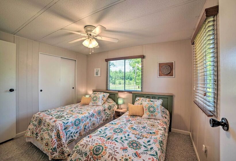 Murray Getaway W/ Deck: Near Fishing & Boating!