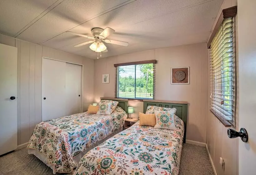 Murray Getaway W/ Deck: Near Fishing & Boating!