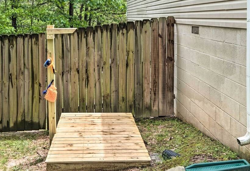 Bella Vista Home W/ Yard: Half Mile To Trails!