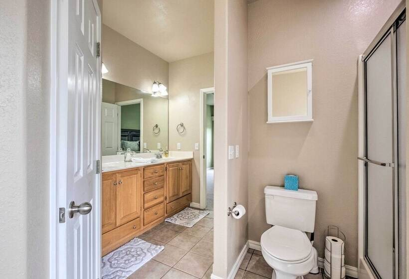 Bella Vista Home W/ Yard: Half Mile To Trails!