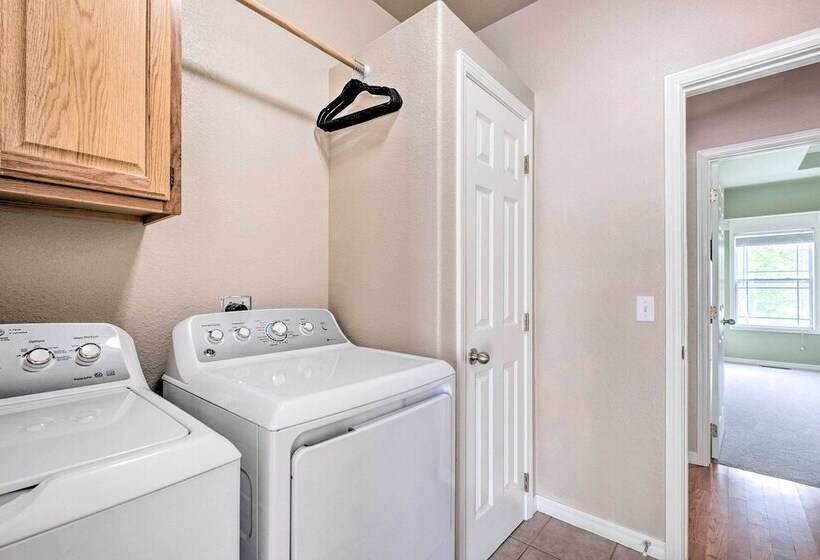 Bella Vista Home W/ Yard: Half Mile To Trails!