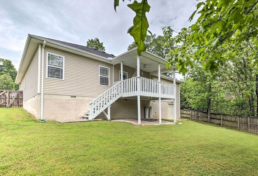 Bella Vista Home W/ Yard: Half Mile To Trails!