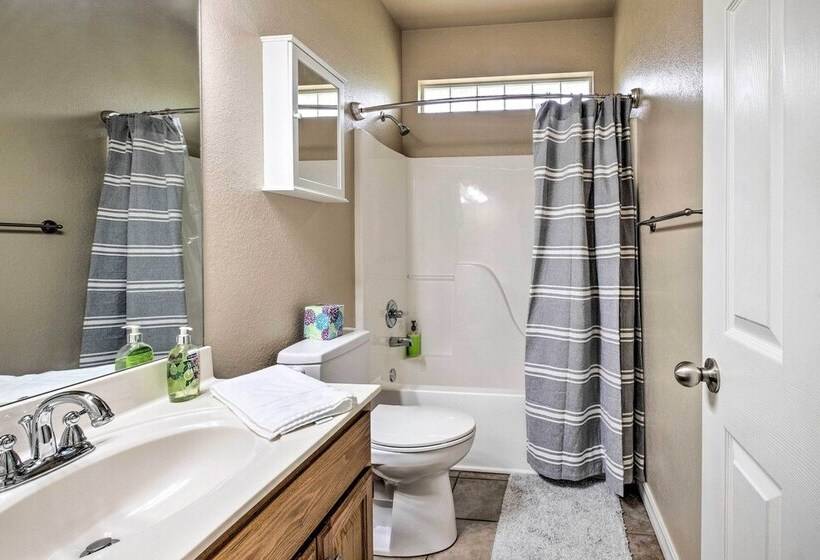 Bella Vista Home W/ Yard: Half Mile To Trails!