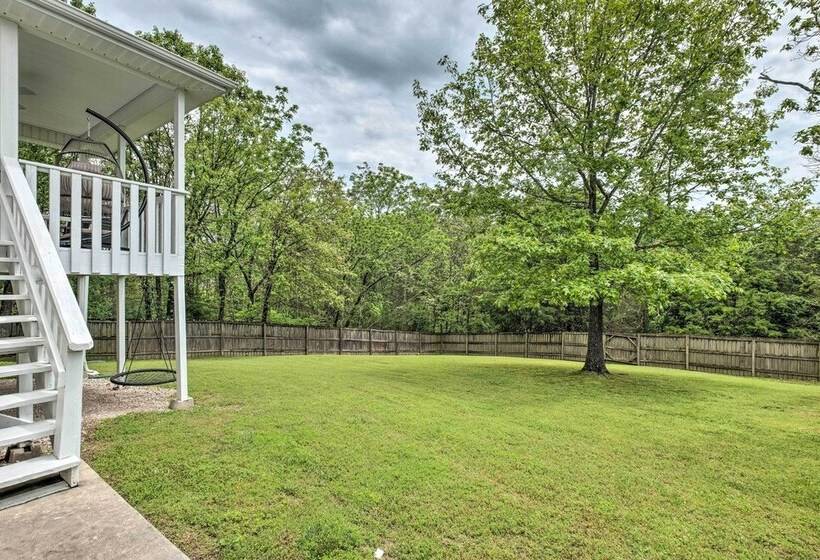 Bella Vista Home W/ Yard: Half Mile To Trails!