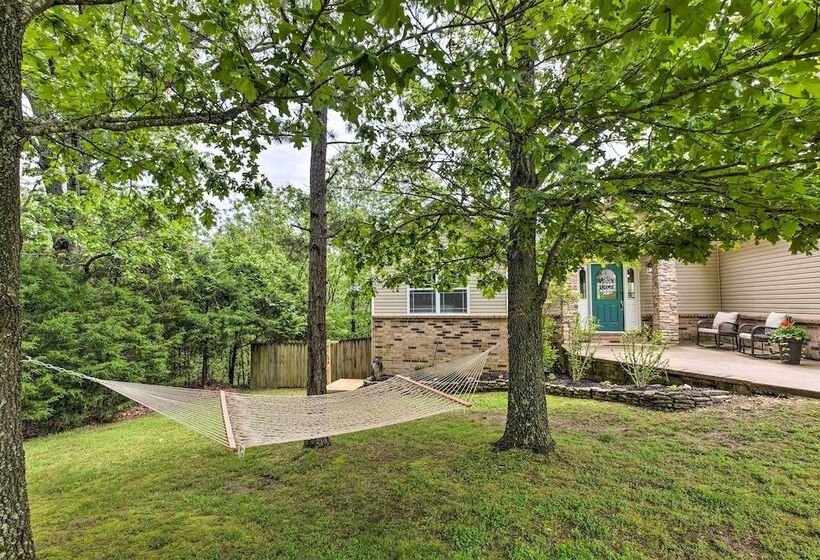 Bella Vista Home W/ Yard: Half Mile To Trails!