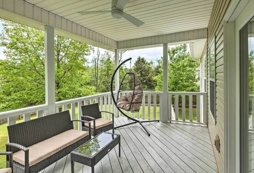 Bella Vista Home W/ Yard: Half Mile To Trails!