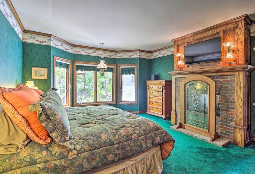 Ornate Lake Arrowhead Home With Deck