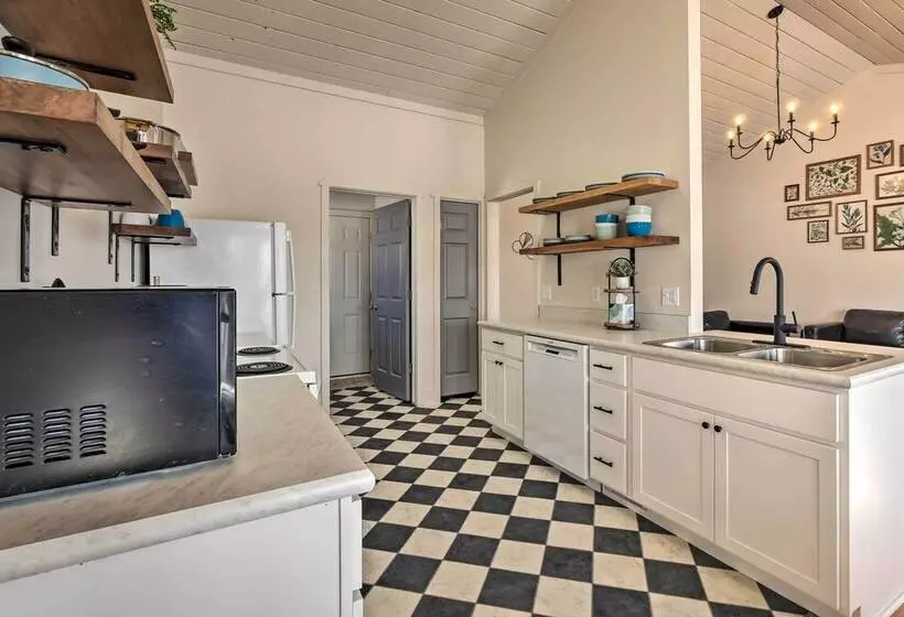 Peaceful Cottage In The Heart Of Amish Country!