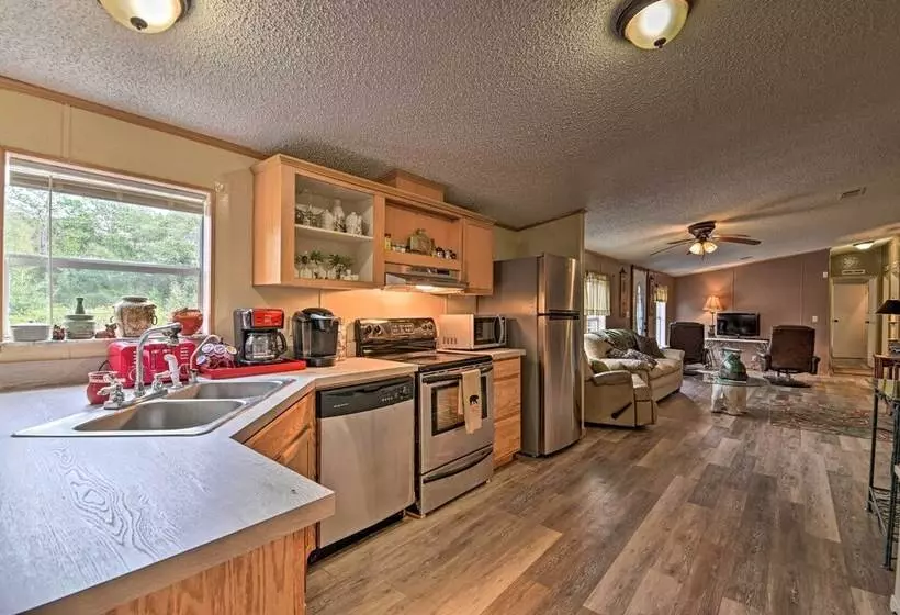 Peaceful Silver Springs Property   Pets Welcome!