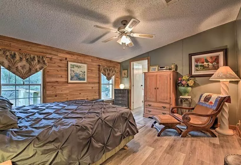 Peaceful Silver Springs Property   Pets Welcome!