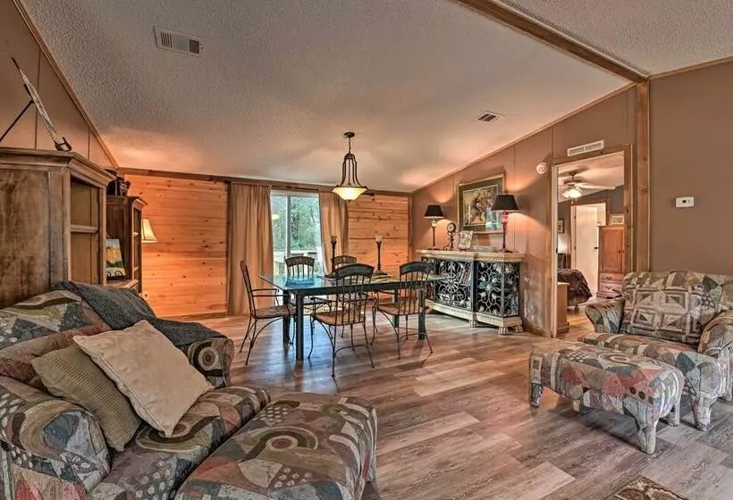 Peaceful Silver Springs Property   Pets Welcome!