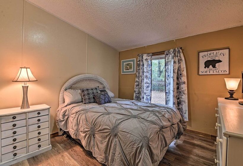 Peaceful Silver Springs Property   Pets Welcome!