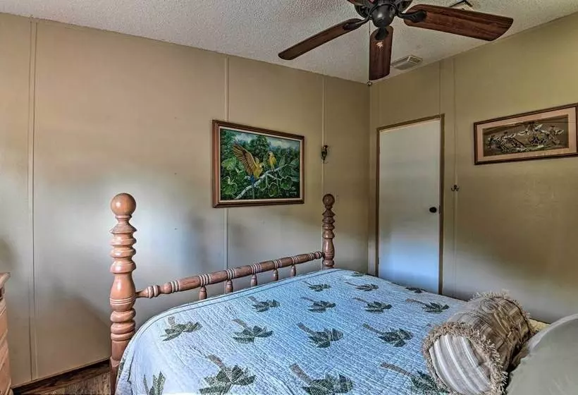 Peaceful Silver Springs Property   Pets Welcome!