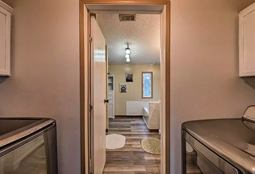 Peaceful Silver Springs Property   Pets Welcome!