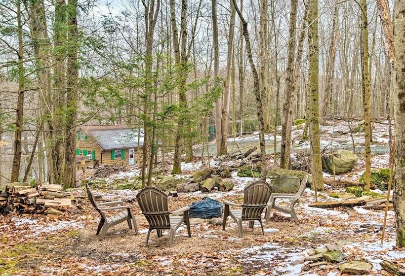 Lake Ariel Cabin W/ Community Pool & Lake Access!