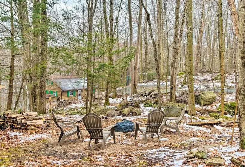 Lake Ariel Cabin W/ Community Pool & Lake Access!