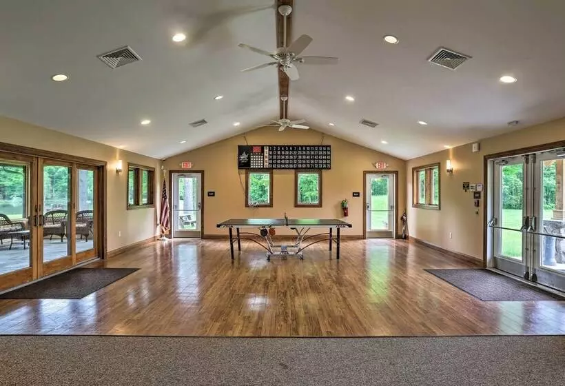 Lake Ariel Cabin W/ Community Pool & Lake Access!