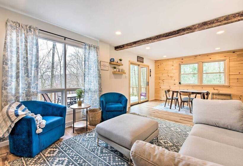 Lake Ariel Cabin W/ Community Pool & Lake Access!