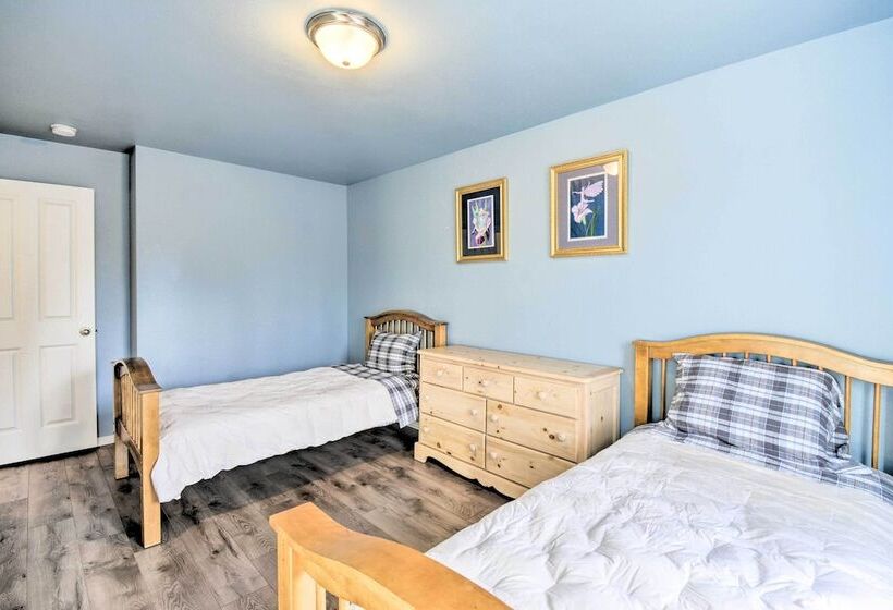 Pet Friendly Poulsbo Abode W/ Mountain Views!