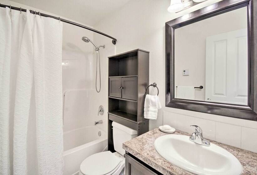 Pet Friendly Poulsbo Abode W/ Mountain Views!