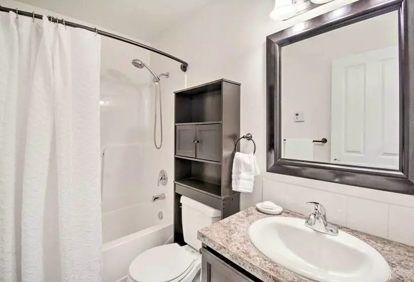 Pet Friendly Poulsbo Abode W/ Mountain Views!