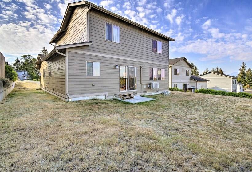 Pet Friendly Poulsbo Abode W/ Mountain Views!