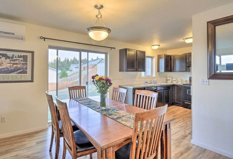 Pet Friendly Poulsbo Abode W/ Mountain Views!