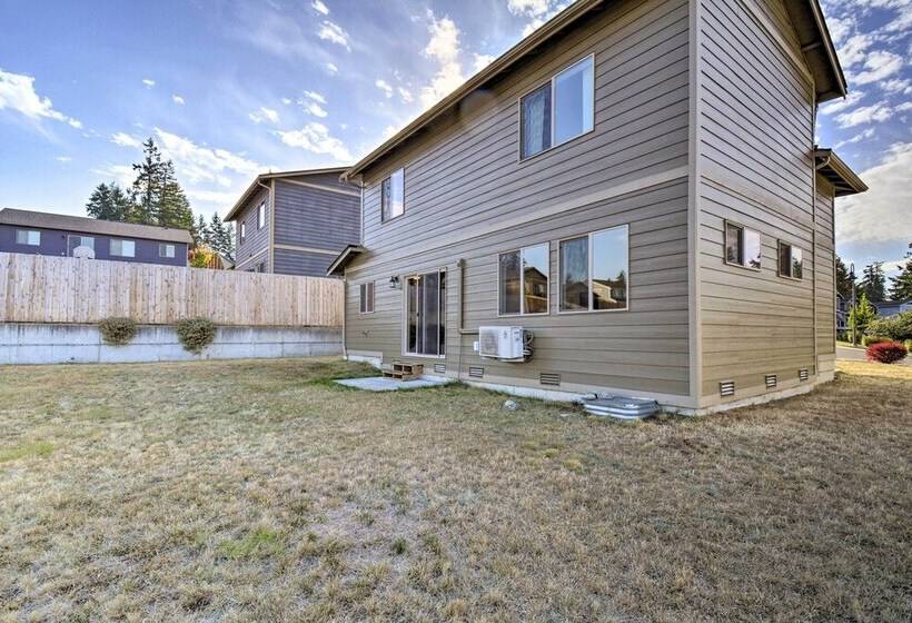 Pet Friendly Poulsbo Abode W/ Mountain Views!