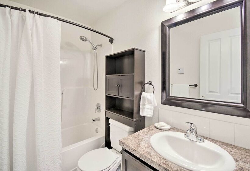 Pet Friendly Poulsbo Abode W/ Mountain Views!