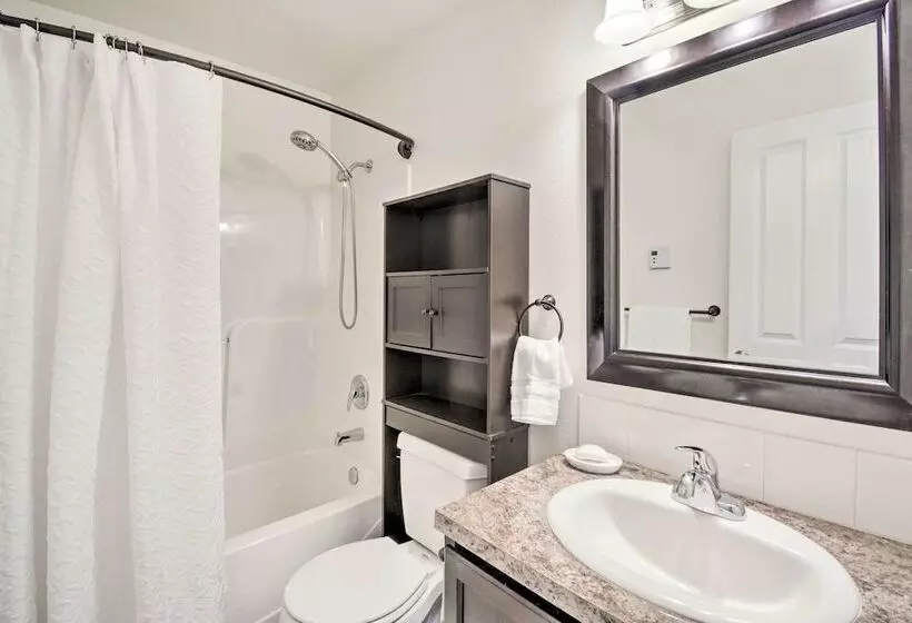 Pet Friendly Poulsbo Abode W/ Mountain Views!