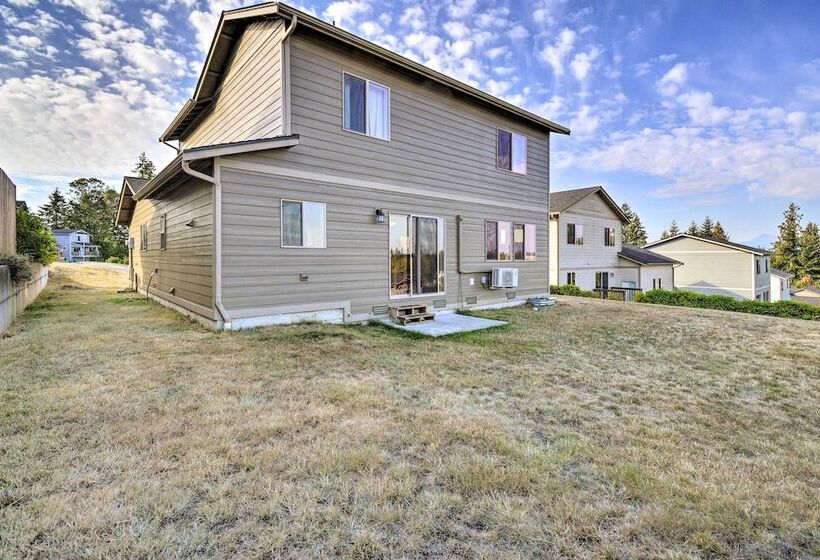 Pet Friendly Poulsbo Abode W/ Mountain Views!
