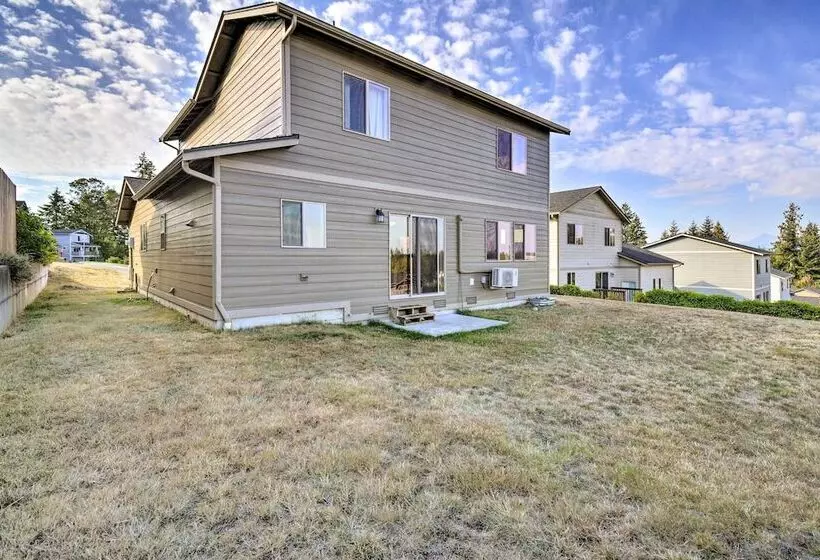 Pet Friendly Poulsbo Abode W/ Mountain Views!