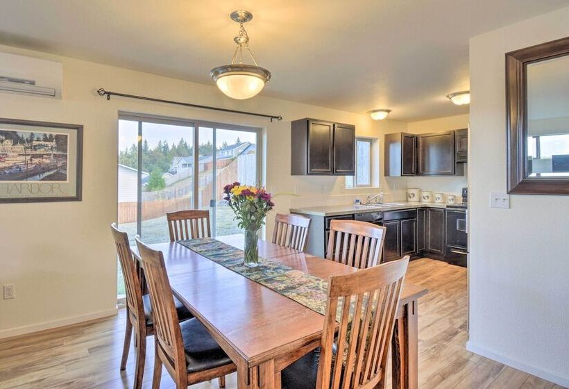 Pet Friendly Poulsbo Abode W/ Mountain Views!