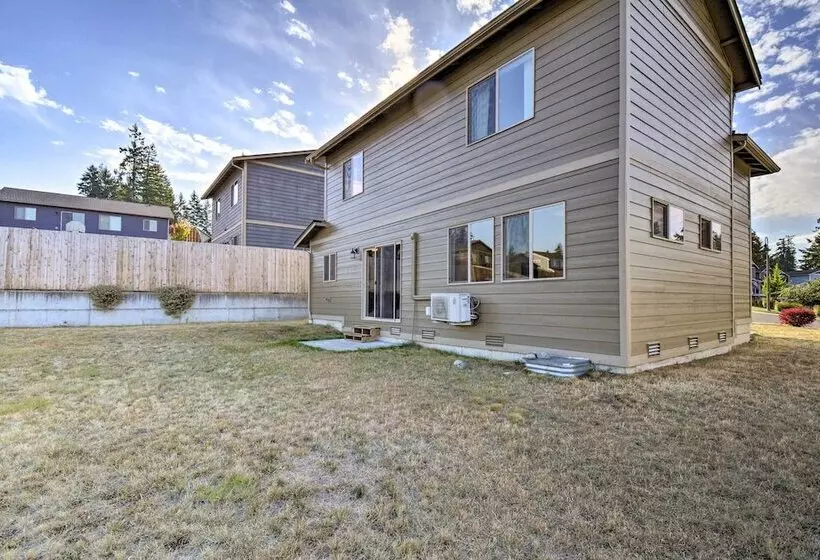 Pet Friendly Poulsbo Abode W/ Mountain Views!