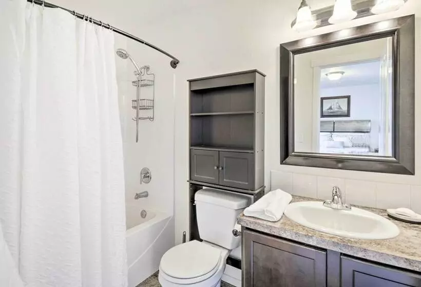 Pet Friendly Poulsbo Abode W/ Mountain Views!