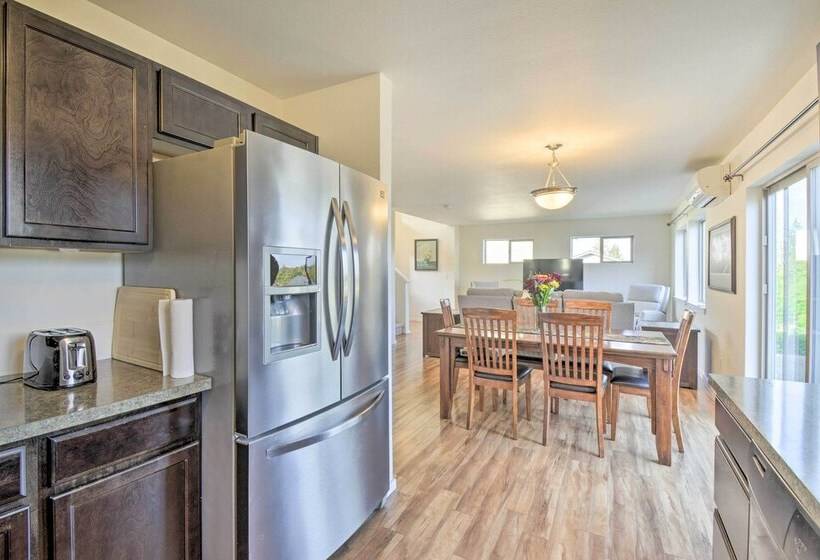 Pet Friendly Poulsbo Abode W/ Mountain Views!