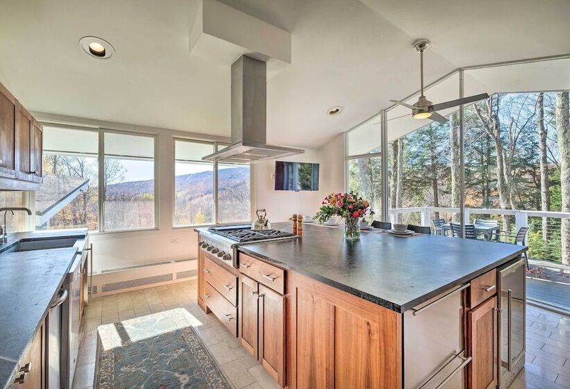 Pristine West Dover Home W/ Deck & Mountain Views!